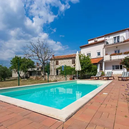 Casa Kujici